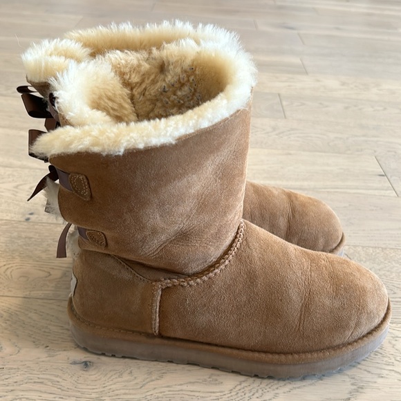 UGG Shoes - UGG MINI BAILEY BOW CHESTNUT BOOTS SIZE US 10 WOMENS